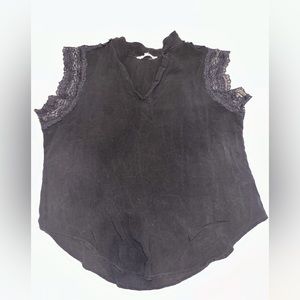 ⭐️5 for $25 ⭐️ Lace sleeve blouse
